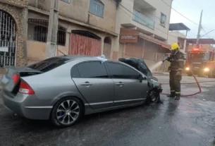 Bombeiros combatendo incêndio em veículo no Paulo VI.